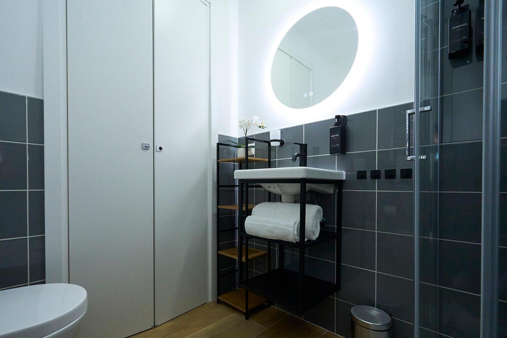 Apartament Duomo 10 Min - Cozy With Netflix & Wifi Mediolan Zewnętrze zdjęcie