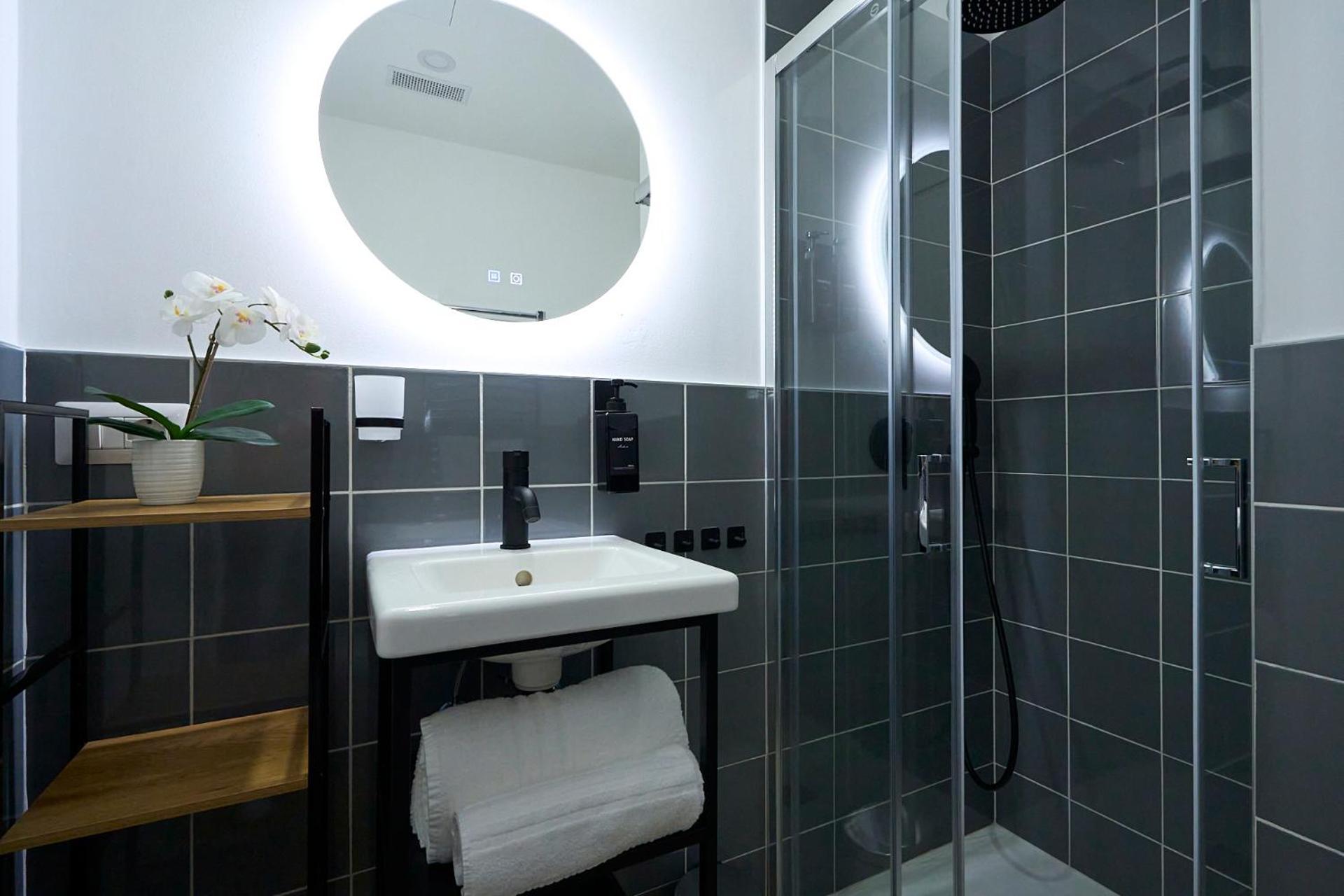 Apartament Duomo 10 Min - Cozy With Netflix & Wifi Mediolan Zewnętrze zdjęcie
